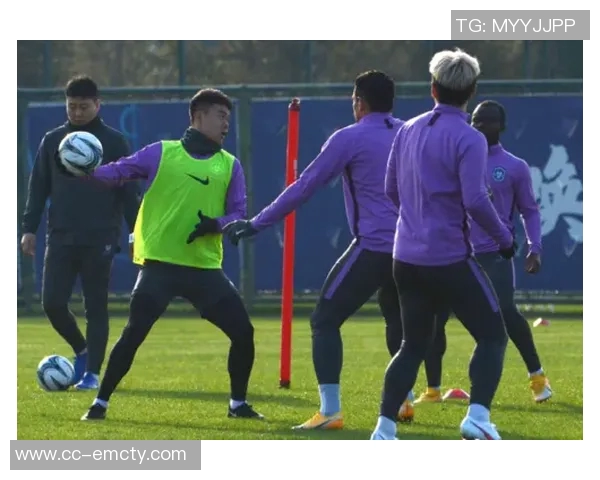 杨瀚森谈场上微笑背后的策略与心理游戏迷惑对手的同时也带来一丝嘲讽